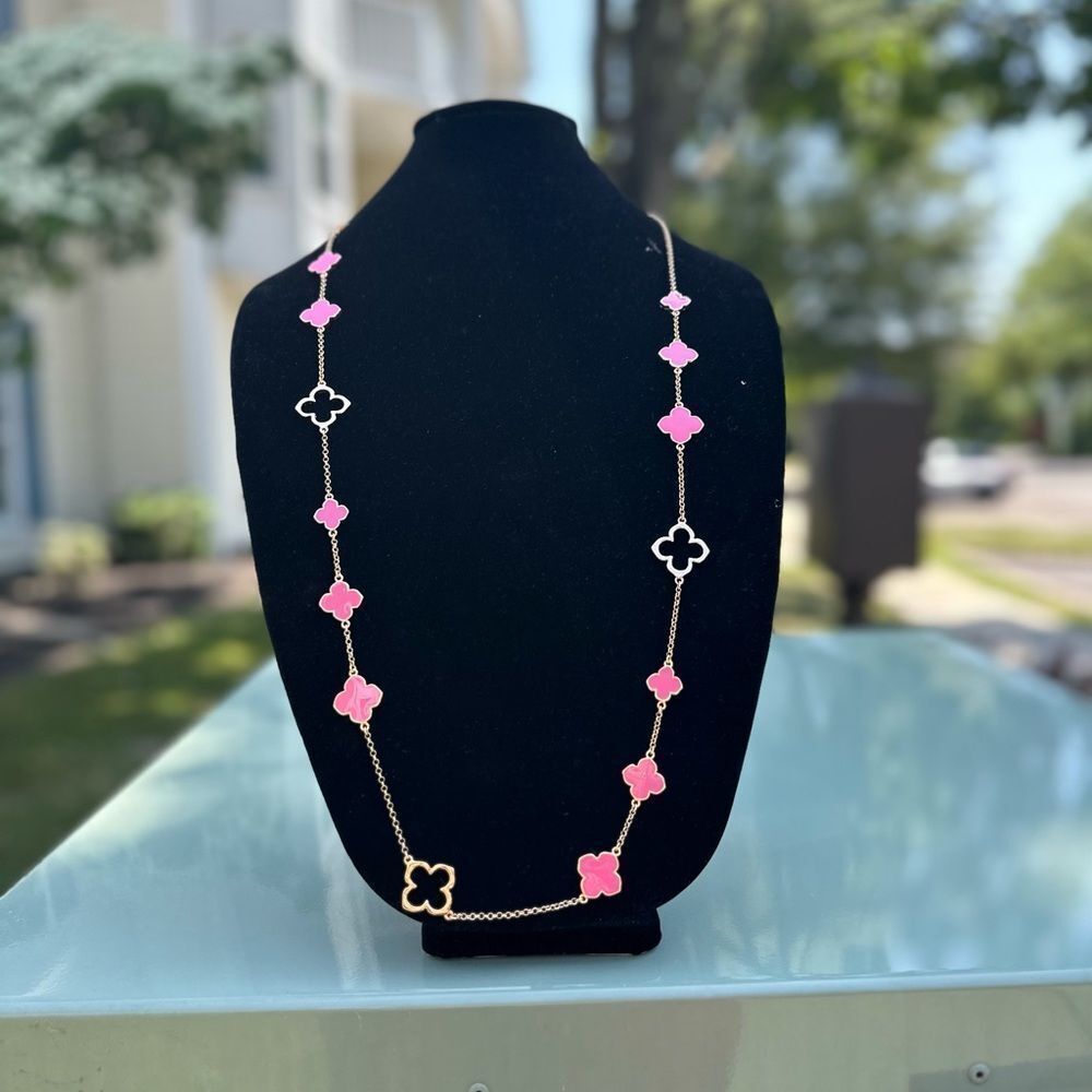 FLOWER STATEMENT NECKLACE